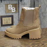 Universal Thread Crispin Chelsea Boots with Memory Foam Insole Tan Brown 8M