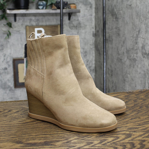 Universal Thread Women's Cypress Winter Boots 88375523 Taupe Brown 8.5M