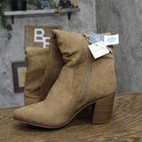 Universal Thread Wide Width Calf Junie Boots Ruched Faux Suede Tan Brown 7.5M-WC