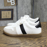 Universal Threads Nikita Fashion Sneakers Memory Foam Insole White / Black 6M
