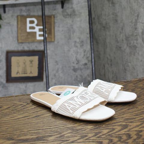 Wild Fable Womens Josephina Lace Flat Sandals 92611858 White 9.5M