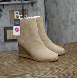 Universal Thread Cypress Winter Boots with Memory Foam Insole Taupe Brown 5.5M