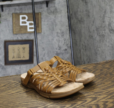 Easy Spirit Womens Strappy Mindi Flat Sandal SEMINDI Cognac Leather Brown 7.5M