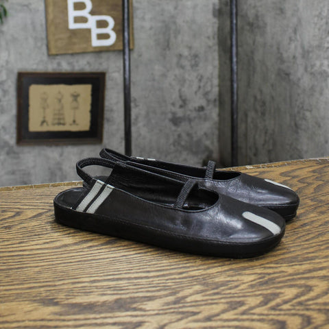BCBG Womens Vintage Pull On Flats 1673d6aabb49f5 Black 6B