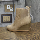 Universal Thread Womens Heeled Cypress Winter Boots 88375523 Taupe Brown 6M