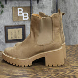 Universal Thread Crispin Chelsea Boots with Memory Foam Insole Tan Brown 8.5M