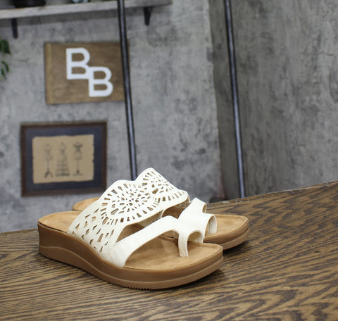 Baretraps Womens Flora Slide Slip On Sandals BT31203 White 6M