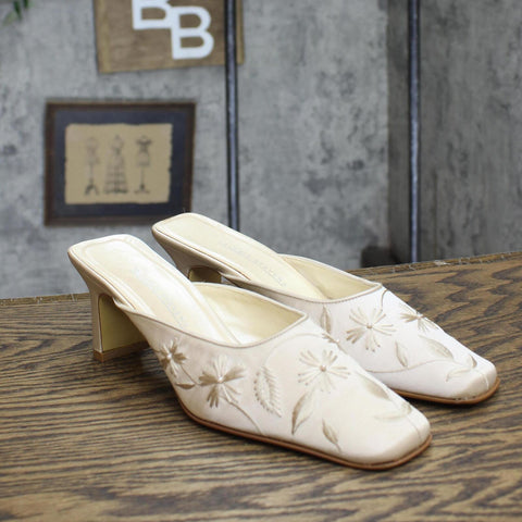 Valerie Stevens Womens Vintage Satin Pearl Rectangle Heels Fawn Light Brown 7M