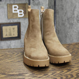 Universal Thread Crispin Chelsea Boots with Memory Foam Insole Tan Brown 8M