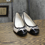 AK Anne Klein Womens Vintage Pull On Short Heels Off White / Black 6M