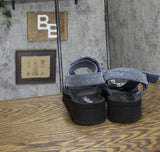 Wild Pair Womens Kudose Sporty Embellished Sandalds Strappy Denim Blue 9.5M