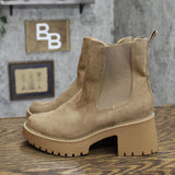 Universal Thread Crispin Chelsea Boots with Memory Foam Insole Tan Brown 7M