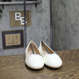 Journee Collection Comfort Sole Faux Leather Round Toe Flats KAVN White 7.5M