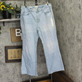 Universal Thread Womens High-Rise Flare Jeans 89510034 Light Wash Blue 17