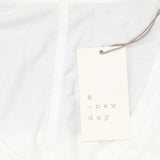 A New Day Women's Slim Fit Short Sleeve Scoop Neck T-Shirt 78120921 White L