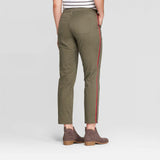 Universal Thread Women's Mid Rise Relaxed Fit Cropped Straight Jeans