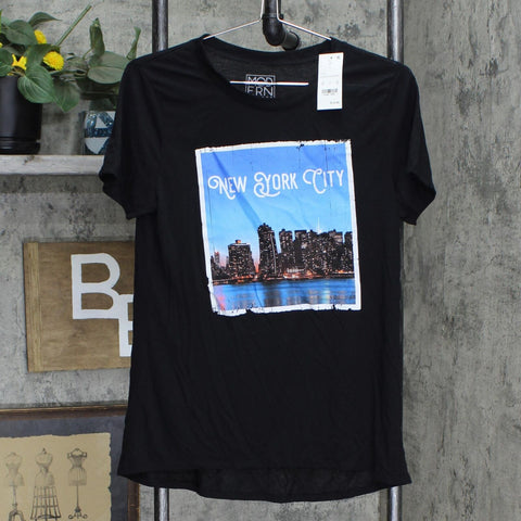 Modern Lux Women's Short Sleeve Crewneck New York Photo Graphic T-Shirt Black L