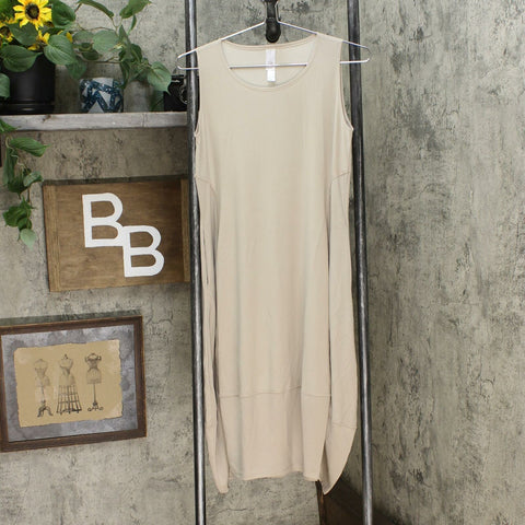 MarlaWynne Women's Matte Jersey Sleeveless Dress With Pockets Sand Petite XS