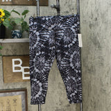 Danskin Women's All Over Print Capri Leggings