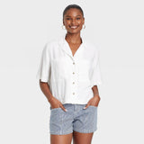 Universal Thread Women's Short Sleeve Button-Down Shirt White M