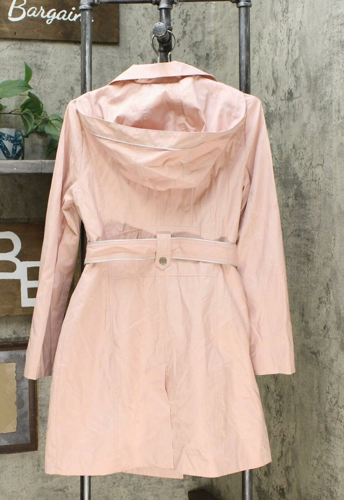 Soepelvallende trenchcoat met dubbele knopenrij - ROOD - - 45.00 Soepelvallende trenchcoat met dubbele knopenrij - ROOD - - 45.00