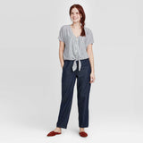 Universal Thread Women's Short Sleeve V-Neck Button-Down Relaxed Fit Shirt